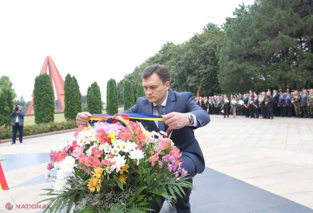 REPORTAJ FOTO // Bunica a bătut toba de Ziua Independenței R. Moldova