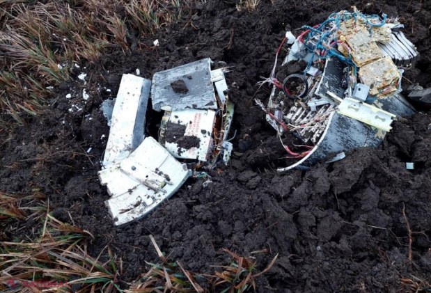 FOTO, UPDATE // Încă o RACHETĂ căzută pe teritoriul R. Moldova. Resturile au fost descoperite la Larga, Briceni