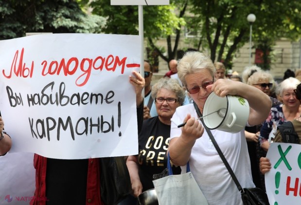 Flashmob cu cratițe în centrul capitalei, organizat de PCRM și Partidul „ȘOR”