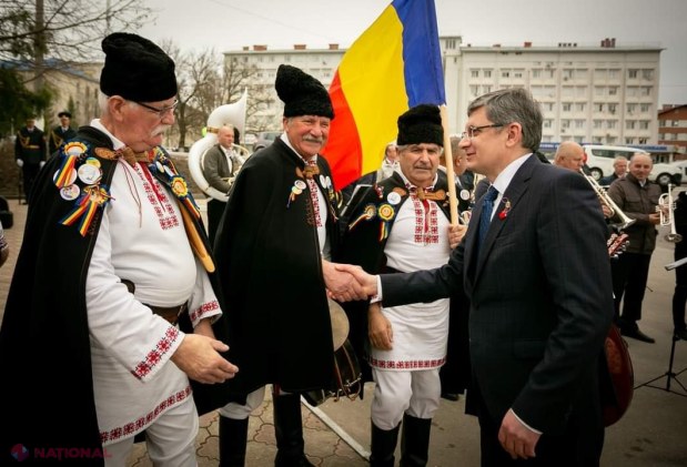 Igor Grosu, în fața busturilor artizanilor UNIRII din 1918: „Să ne ajute Dumnezeu să avem și noi caracter să luăm decizii ISTORICE”. Marcel Ciolacu: „Nu vom avea liniște până când trupul acestei ȚĂRI nu se va vindeca definitiv de boala rusească”
