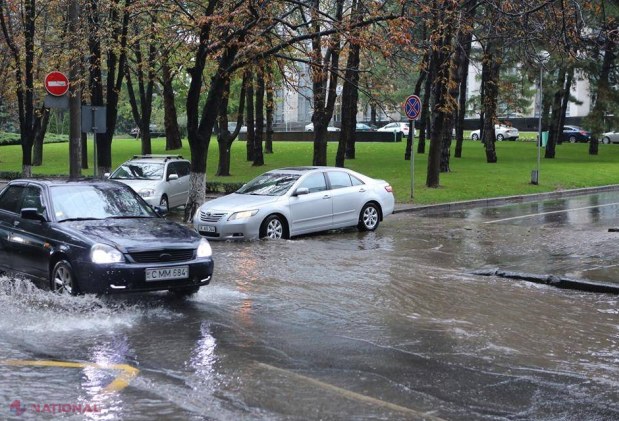 FOTO Bilanțul ploii de azi: Străzi, apartamente inundate în capitală și zeci de gospodării fără lumină în trei raioane