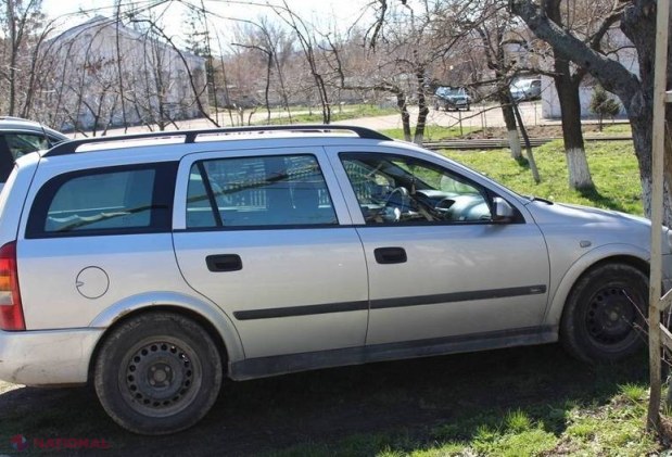 DOUĂ mașini ale TAXIMETRIŞTILOR au fost RIDICATE de către autorităţi