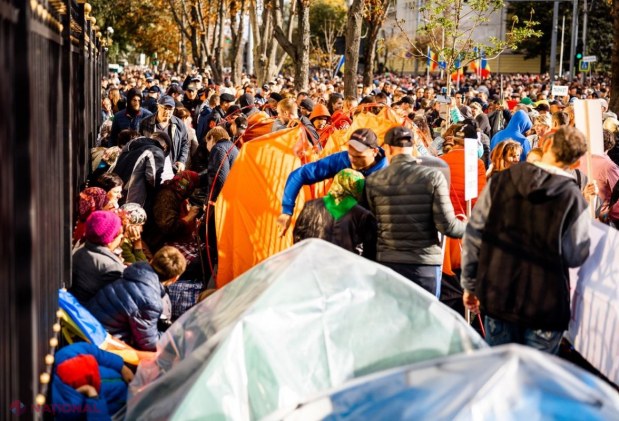 Un nou protest în fața Președinției și Parlamentului. Ilan Șor a îndemnat protestatarii să instaleze mai multe corturi în fața instituției prezidențiale. „Orășelul schimbării” s-ar putea extinde în toată capitala!