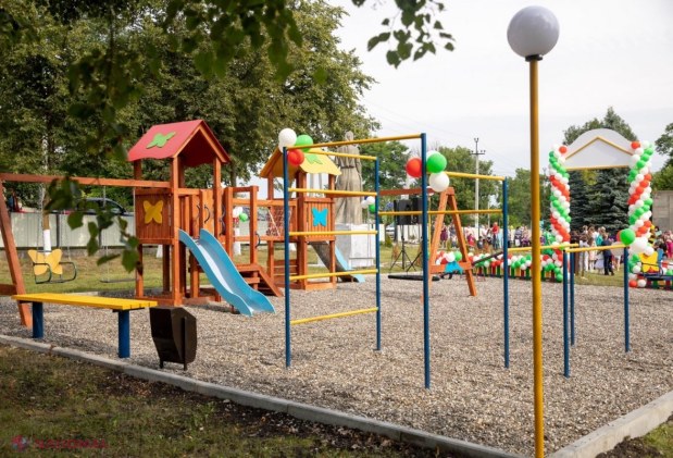 FOTO // Partidul „ȘOR” construiește în sate TERENURI de joacă pentru copii. Al doilea într-o săptămână a fost dat în exploatare