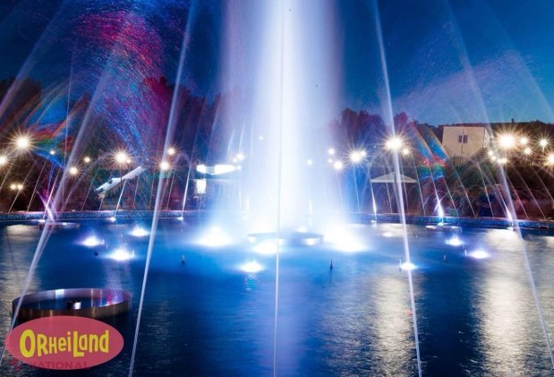 FOTO // „OrheiLand-ul” de noapte – o ATRACȚIE „de milioane”. Astăzi și mâine, complexul din Orhei va găzdui două megaconcerte. Programul pregătit de organizatori
