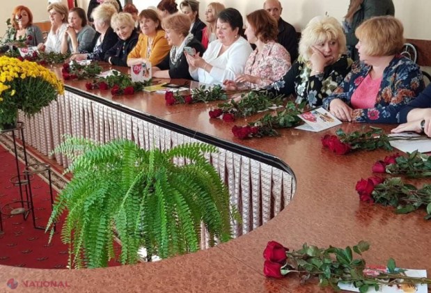 FOTO // Partidul „ȘOR” i-a felicitat pe DASCĂLII din R. Moldova de Ziua Profesorului
