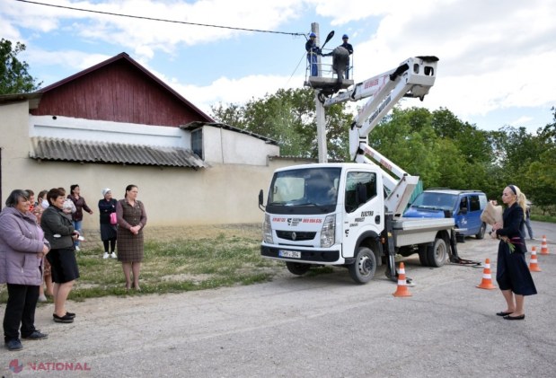 FOTO // Partidul „ȘOR” a dat START proiectului de ILUMINAT STRADAL încă într-o localitate din raionul Orhei: „2020 a fost declarat de noi „An al Luminii”. Sunt sigur că proiectele de îmbunătățire a vieții oamenilor vor da rezultate”