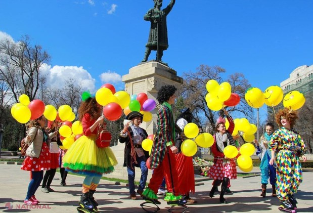 Reportaj FOTO // Cum este SĂRBĂTORITĂ Ziua păcălelilor la Chișinău
