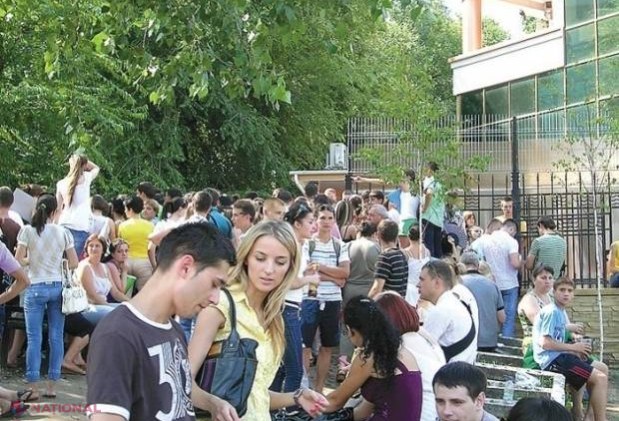 IMPORTANT: Tinerii din R. Moldova care vor să meargă la LICEU în România mai au o ȘANSĂ astăzi și mâine!