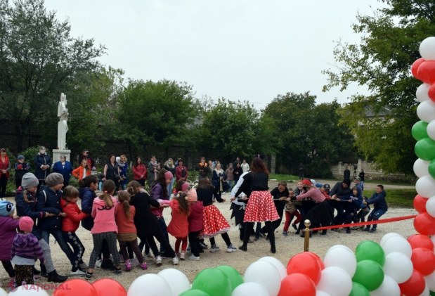 FOTO // Alte două terenuri de joacă pentru copii au fost AMENAJATE în două sate din raionul Orhei, în cadrul unui proiect inițiat de Ilan Șor