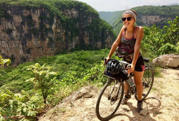 AVENTURĂ // Tânăra originară din R. Moldova care a străbătut ȘAPTE state dintre cele două Americi pe BICICLETĂ și a cheltuit câte cinci dolari pe zi