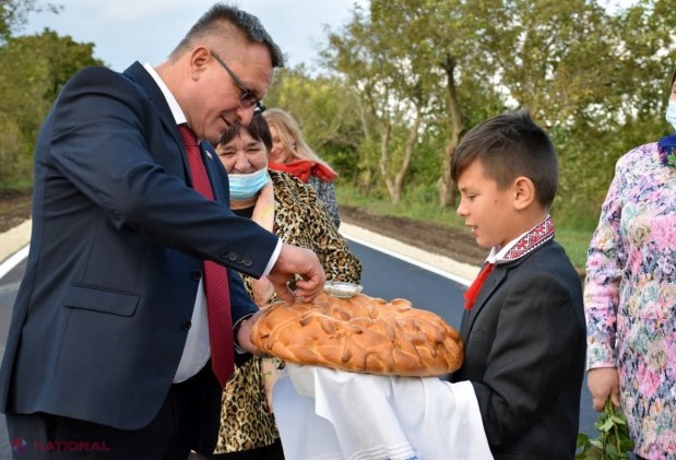 FOTO // Echipa Partidului „ȘOR” continuă să construiască DRUMURI în raionul Orhei: „Acest proiect dă o nouă viață comunei Berezlogi”