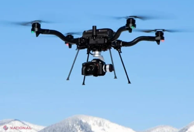 ​ULTIMA ORĂ // O dronă s-a prăbușit în curtea unui localnic din Otaci: Ce au descoperit polițiștii la fața locului