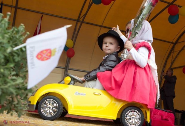 FOTO // Fiecare cu hramul său. Nicolae Timofti a mers acasă!