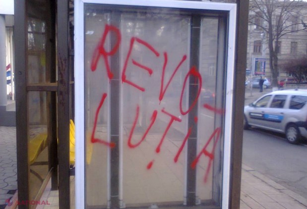 Foto // LOZINCI antiGUVERN, scrise la o STAȚIE din capitală