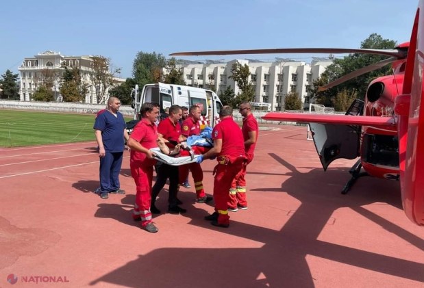 FOTO // Nicolae Bulat, diagnosticat cu tumoare pe creier, a fost transportat cu un elicopter SMURD în România pentru a continua tratamentul la Iaşi