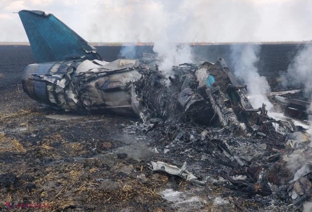 TRAGEDIE // Accident aviatic la Călăraşi. Pilotul a MURIT carbonizat. Vezi imagini de la locul accidentului