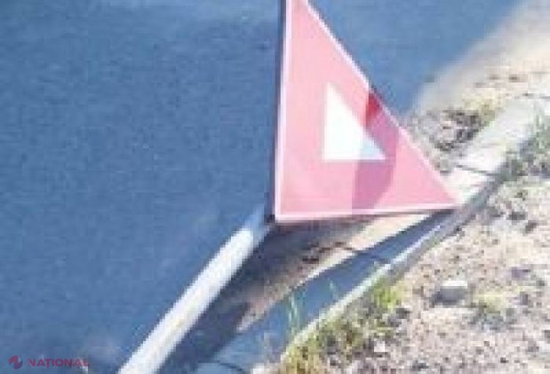 R. Moldova: Barierele metalice de protecție și pilonii pentru indicatoarele rutiere se FURĂ ca în codru