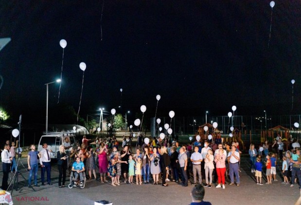 FOTO // Partidul „ȘOR” a finalizat proiectul de ILUMINAT STRADAL în satul Jeloboc în memoria primăriței: „Luminile pe care le aprindem azi în satul Jeloboc și în toată comuna Piatra sunt în amintirea Marianei Țugui”