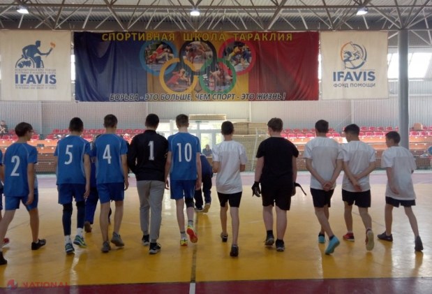 VIDEO // Cel mai TARE turneu de minifotbal din sudul R. Moldova, destinat copiilor din satele cu etnici bulgari, a ajuns la faza sferturilor de FINALĂ.Opt echipe luptă pentru marele premiu oferit de A.S.I.C.S. și Guvernul Bulgariei