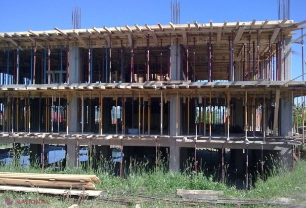Începe construcția la blocul judecătorilor. Apartamentele au fost deja repartizate
