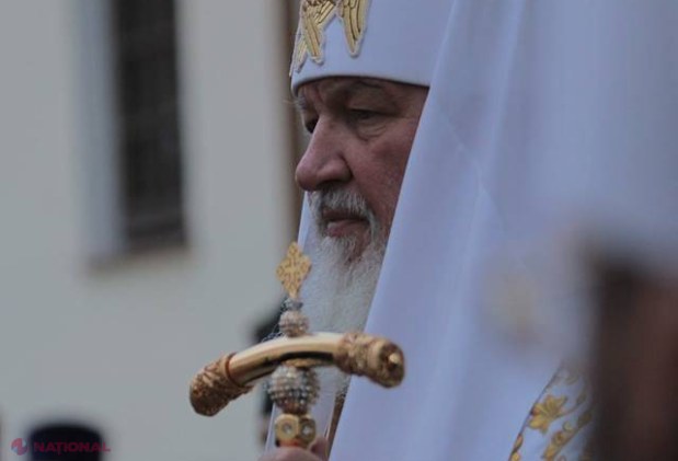 FOTO // Patriarhul Kiril, întâmpinat cu trandafiri albi la Căpriana