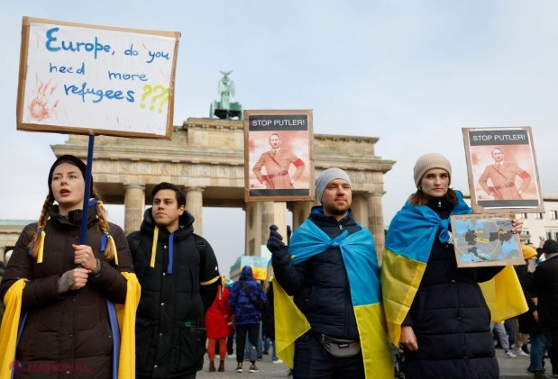 GALERIE FOTO // Toată lumea e DEZLĂNȚUITĂ împotriva lui Putin: Peste 500 000 de oameni au ieșit în stradă la Berlin și l-au comparat cu Hitler: „Putin, hai să derulăm până la partea în care te sinucizi în buncăr”