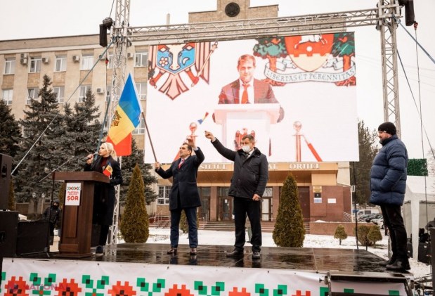 FOTO // Protest împotriva GUVERNĂRII la Orhei: Cei prezenți au cerut DEMISIA Guvernului, iar Consiliul Raional Orhei a votat o declarație în acest sens. „Începutul sfârșitului actualei guvernări începe aici, la Orhei”