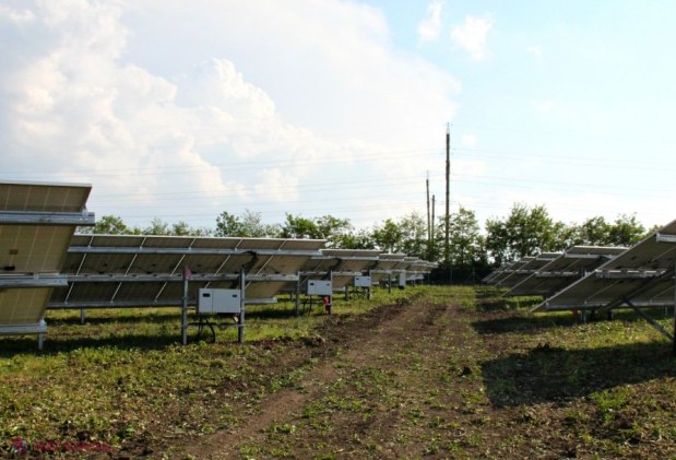 FOTO // Cum arată cel mai mare PARC SOLAR fotovoltaic din R. Moldova: Patru mii de panouri solare și o investiție de un MILION de euro, lângă Chișinău