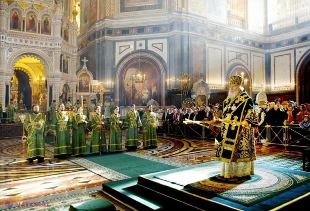 „ROCAIL” // Ce legătură are cu R. Moldova COVORUL de la întâlnirea președinților Vladimir Putin și Emmanuel Macron? Răspunsul „Floare-Carpet” SA