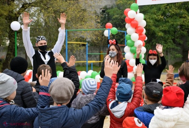 FOTO // Alte două terenuri de joacă pentru copii au fost AMENAJATE în două sate din raionul Orhei, în cadrul unui proiect inițiat de Ilan Șor