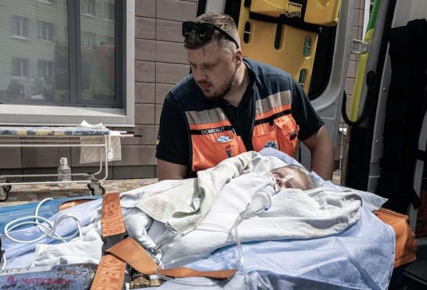 VIDEO, FOTO // Momentul în care RACHETA lui Putin face una cu pământul un SPITAL pentru copii din Kiev. Unii micuți bolnavi de cancer nu au avut nicio șansă: „Există oameni sub dărâmături şi numărul exact al victimelor este în prezent necunoscut”
