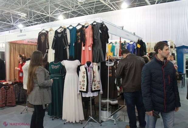 FOTO Peste 250 de producători autohtoni, cu marfa pe tarabe. Iată cele mai căutate produse