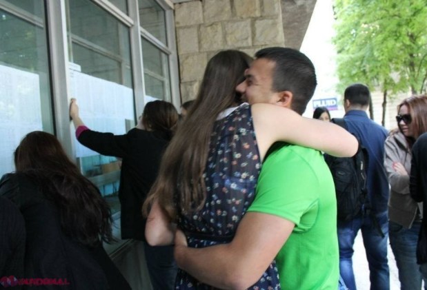SUTE de liceeni din R. Moldova au luat nota 10 din oficiu la examenele de Bacalaureat: Cei mai mulți NU vor susține testul la limba străină