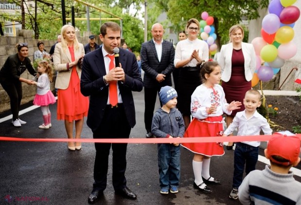 FOTO // Deputatul din circumscripția Orhei, Ilan Șor, a dat în exploatare încă o curte din Orhei reparată capital