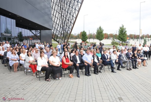 FOTO, VIDEO // Guvernul României donează R. Moldova încă 69 de autobuze școlare, în valoare de 74 de milioane de lei. Ambasadorul Cristian-Leon Țurcanu: „Prin acest lot de autobuze, contribuim la îmbunătățirea calității în educație”