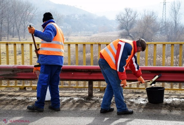 FOTO // La Orhei s-a dat STARTUL curățeniei de PRIMĂVARĂ. Străzile și trotuarele sunt spălate cu ȘAMPON și dezinfectant