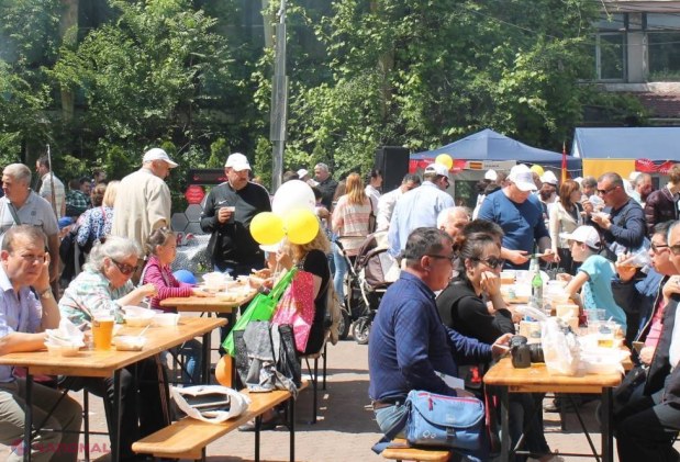 REPORTAJ FOTO // Atmosferă de SĂRBĂTOARE în Orășelul European. Ce DELICII au gustat vizitatorii?