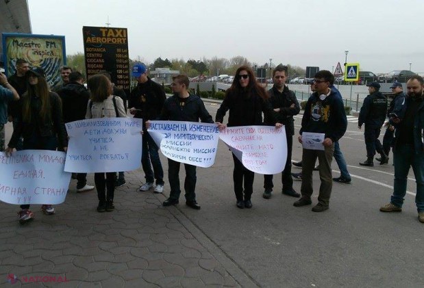 FOTO // Zeci de polițiști MOBILIZAȚI la Aeroportul Internațional Chișinău. Sunt așteptați „oaspeți” CONTROVERSAȚI