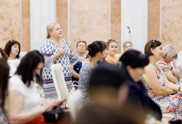 FOTO // Șefa statului s-a întâlnit cu cei 53 de profesori care merg la cursuri în România. Maia Sandu: „Limba română creează punți între comunități și țări. Sunt convinsă că acest liant social va crește coeziunea națională și va uni oameni”