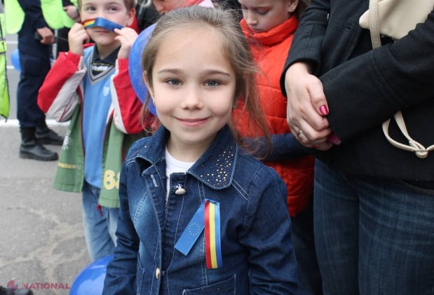FOTO // Ziua Europei, marcată cu FANFARE și DANSURI în centrul Chișinăului!