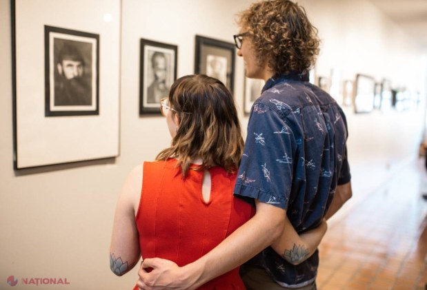 Un tânăr din Chișinău și-a vernisat propria EXPOZIȚIE la Staten Island Creative Gallery din New York