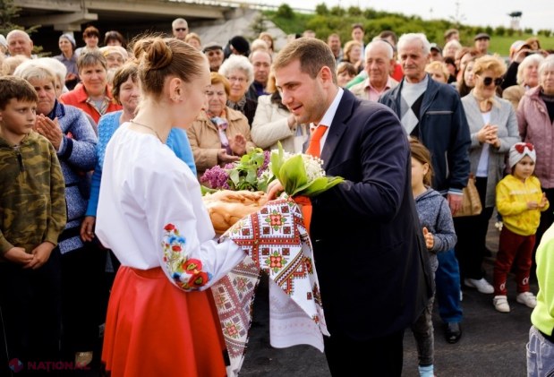 FOTO // Ilan Șor a dat în exploatare, la Orhei, o altă porțiune de drum reconstruit: „În timp ce toți pălăvrăgesc, noi vom continua să lucrăm pentru a îmbunătăți condițiile de trai ale oamenilor”