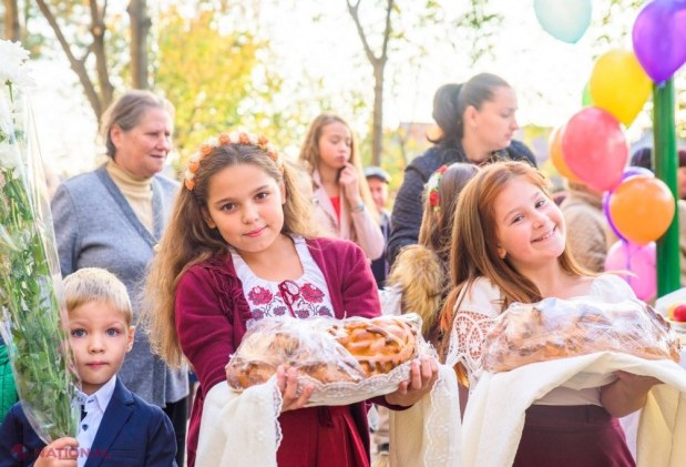 FOTO // Primarul de Orhei, Ilan Șor, a mai inaugurat o curte renovată capital, în cadrul Programului „Operațiunea Curtea”