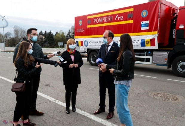 FOTO // Cel de-al treilea lot de vaccin oferit de România, 132 de mii de doze, a ajuns în R. Moldova: „Vom continua să construim poduri pentru cetățenii noștri, podul de vaccinuri fiind acum cel mai valoros”