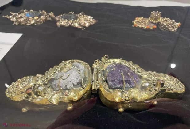 FOTO // Romanian Jewelry Week 2023: Bijuterii moderne, create de 50 de designeri români și internaționali, expuse în premieră, până la finele lunii august, la Chișinău
