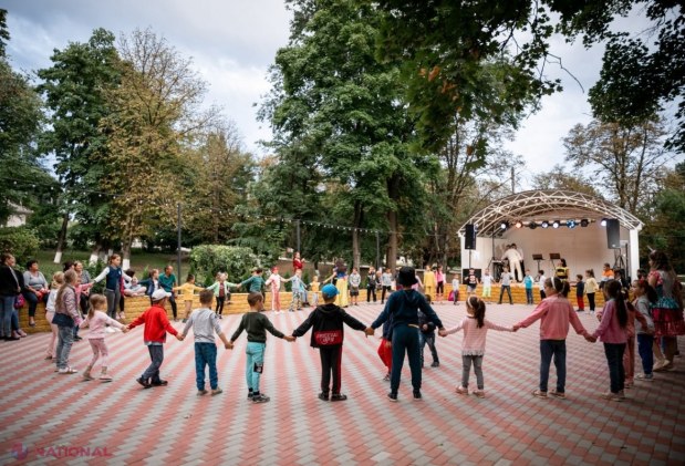 FOTO // În comuna Zorile din raionul Orhei, a fost amenajat un PARC și construită o estradă de vară. „Raionul Orhei este un model de dezvoltare și un exemplu demn de urmat”