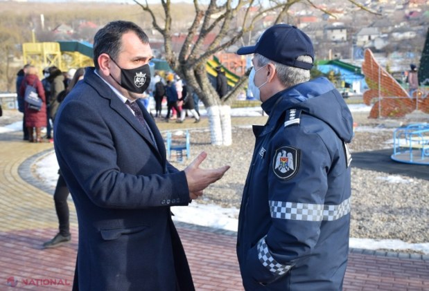FOTO // Spirite încinse la Orhei, unde zece de polițiști au împânzit „OrheiLand”. Guvernarea este acuzată că a „luat sub asediu” parcul de distracții: „Aceasta este o bătaie de joc, Poliția a alungat copiii din parc”