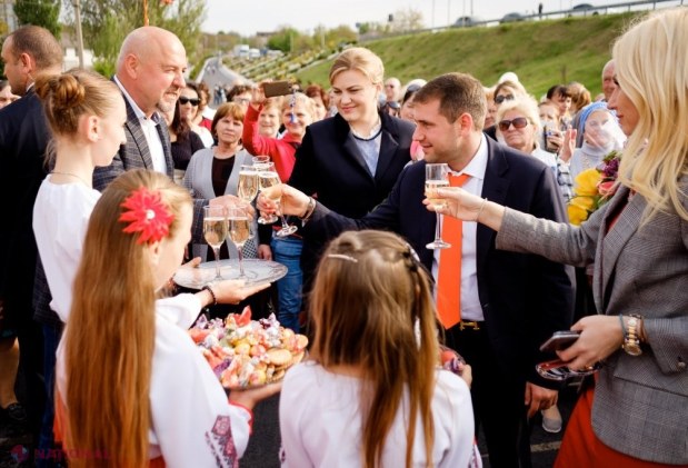 FOTO // Ilan Șor a dat în exploatare, la Orhei, o altă porțiune de drum reconstruit: „În timp ce toți pălăvrăgesc, noi vom continua să lucrăm pentru a îmbunătăți condițiile de trai ale oamenilor”