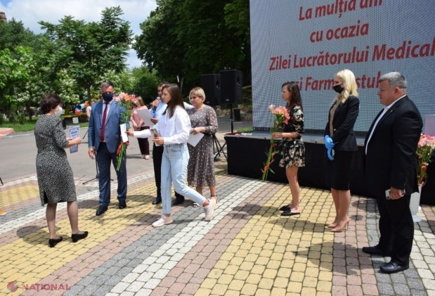 FOTO // Ilan Șor a oferit PREMII generoase lucrătorilor medicali din tot raionul Orhei de ziua lor profesională